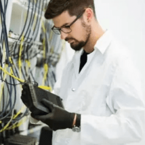 La mano de obra, las instalaciones y la configuración del sistema